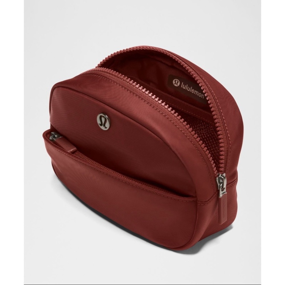 City Essentials Pouch - Picture 2 of 8